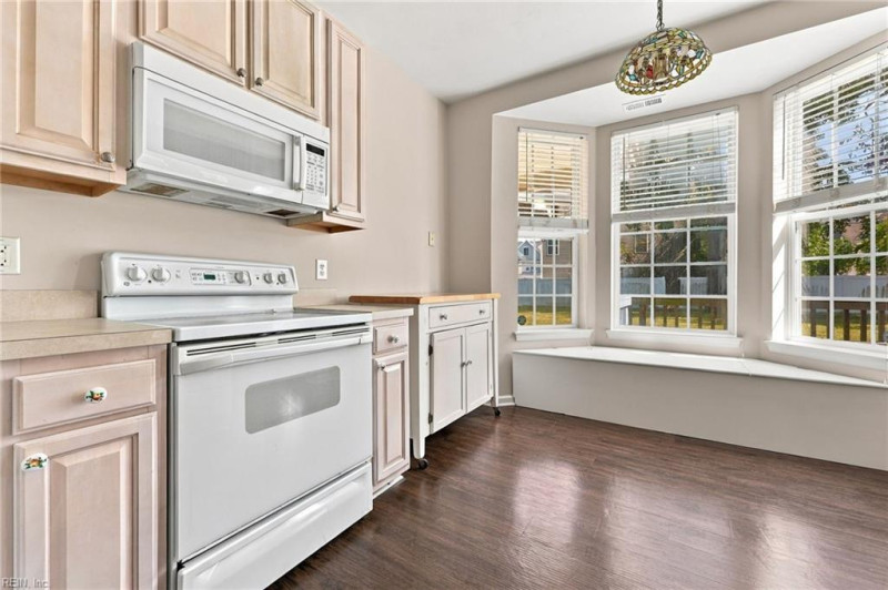 Photo 11 of 45 residential for sale in Virginia Beach virginia
