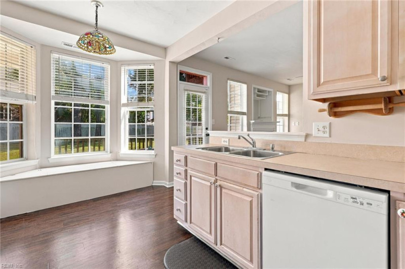 Photo 12 of 45 residential for sale in Virginia Beach virginia