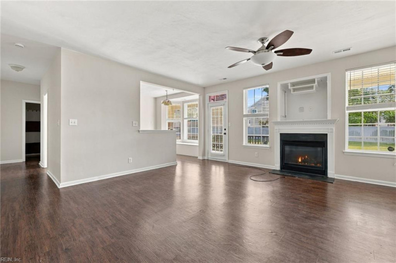 Photo 5 of 45 residential for sale in Virginia Beach virginia