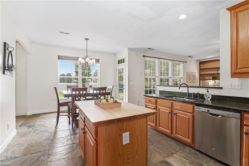 Photo 13 of 40 residential for sale in Chesapeake virginia