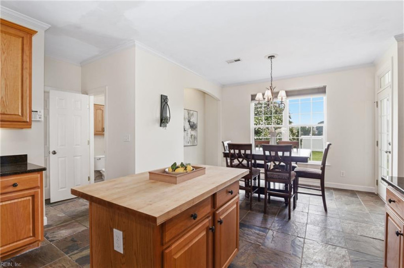 Photo 14 of 40 residential for sale in Chesapeake virginia