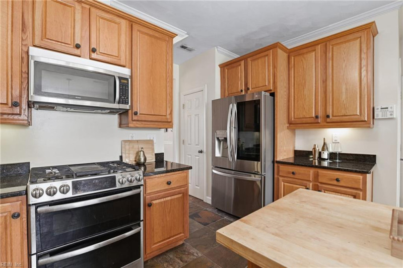 Photo 15 of 40 residential for sale in Chesapeake virginia