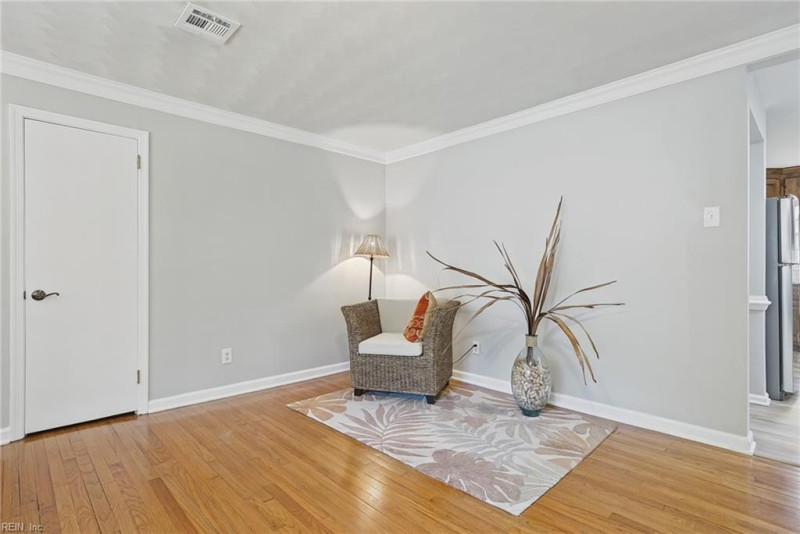Photo 10 of 43 residential for sale in Chesapeake virginia