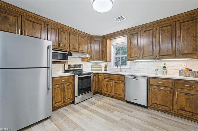 Photo 13 of 43 residential for sale in Chesapeake virginia