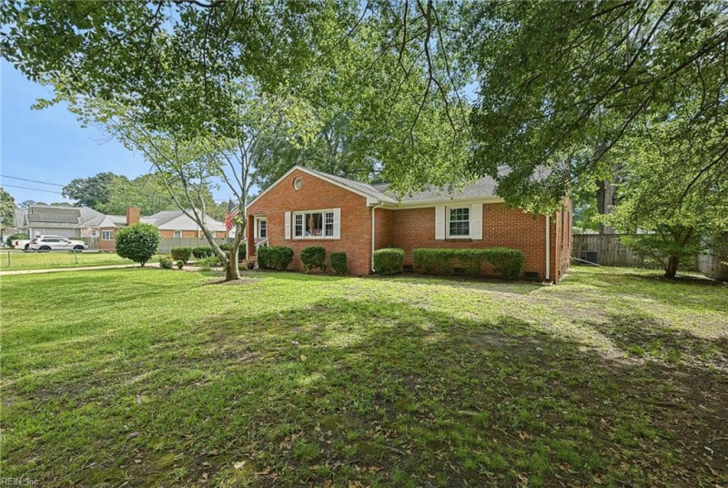Photo 3 of 43 residential for sale in Chesapeake virginia