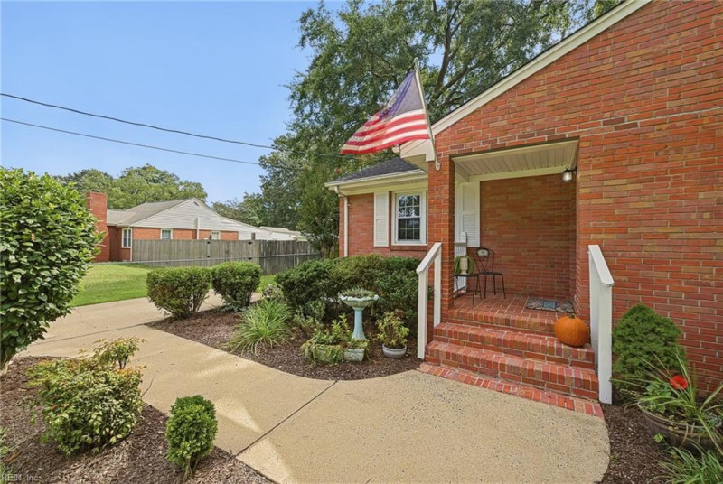 Photo 4 of 43 residential for sale in Chesapeake virginia