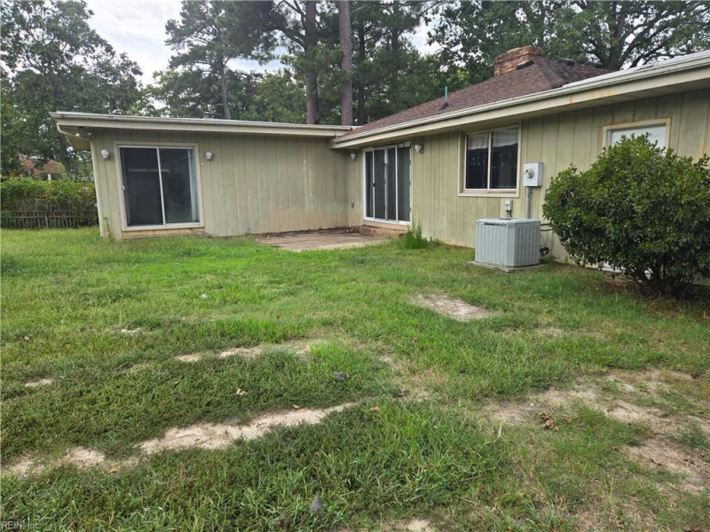 Photo 14 of 19 residential for sale in Suffolk virginia