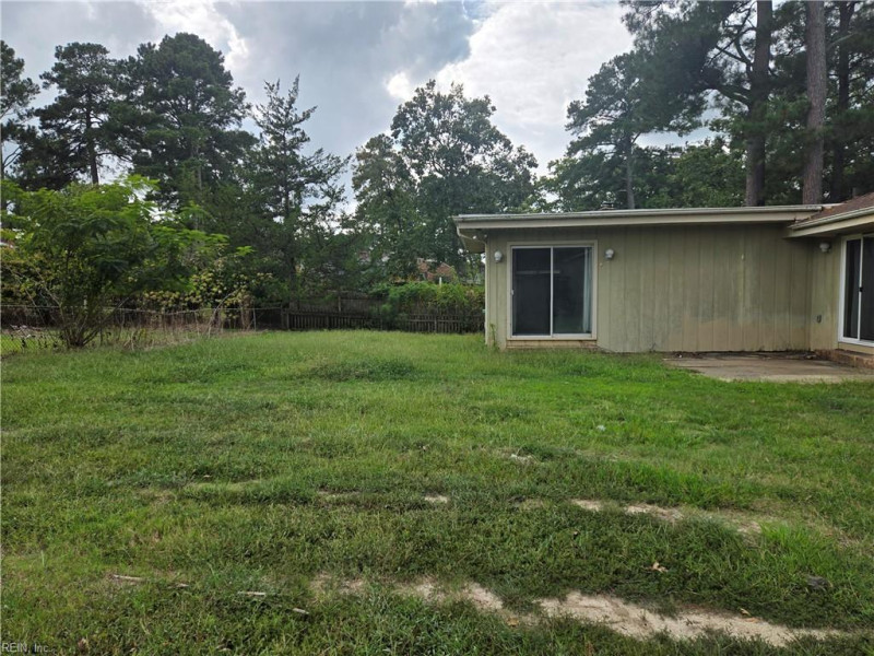Photo 15 of 19 residential for sale in Suffolk virginia