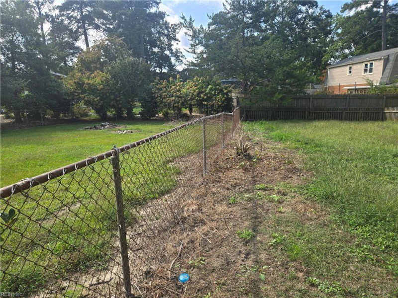 Photo 16 of 19 residential for sale in Suffolk virginia