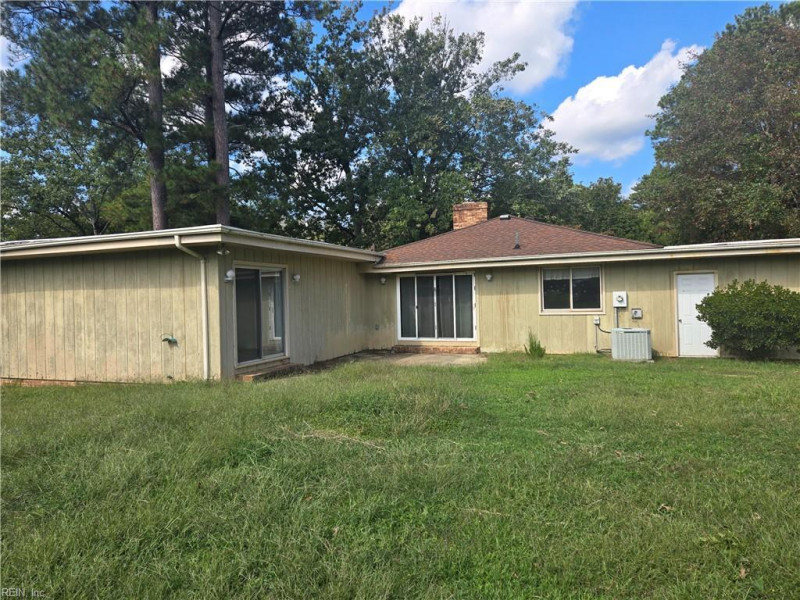 Photo 17 of 19 residential for sale in Suffolk virginia