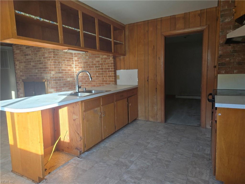 Photo 3 of 19 residential for sale in Suffolk virginia