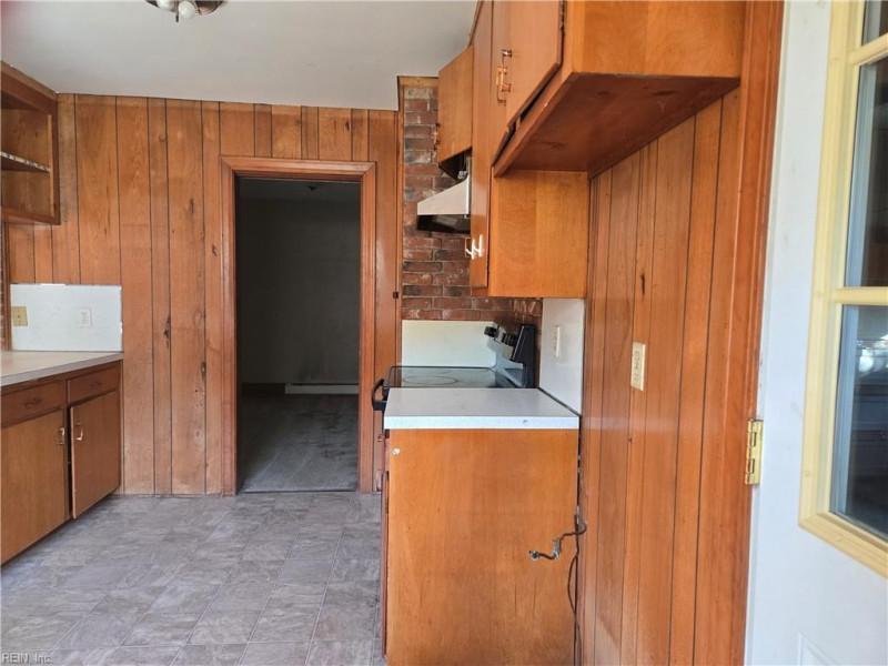 Photo 4 of 19 residential for sale in Suffolk virginia