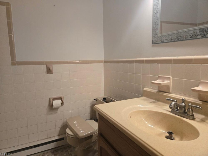 Photo 5 of 19 residential for sale in Suffolk virginia