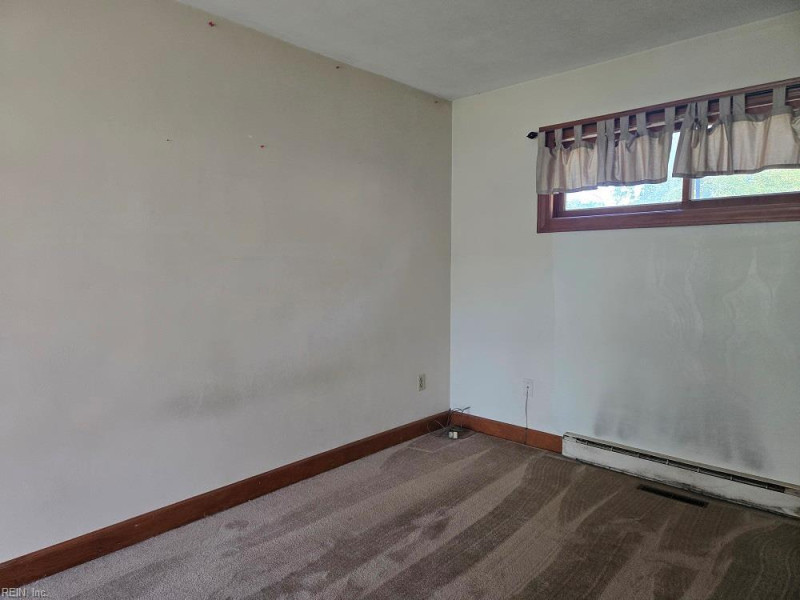 Photo 7 of 19 residential for sale in Suffolk virginia