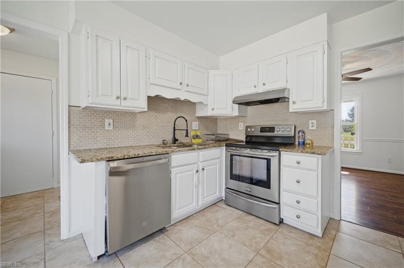Photo 14 of 43 residential for sale in Moyock virginia