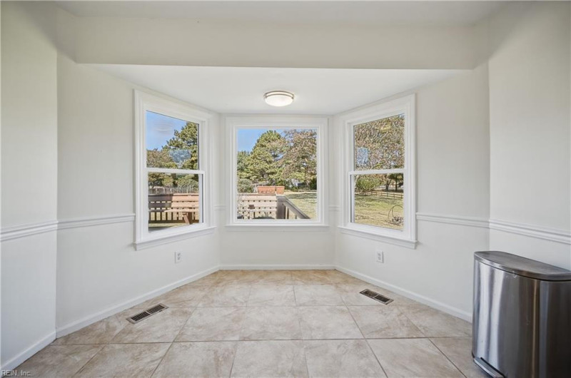 Photo 16 of 43 residential for sale in Moyock virginia