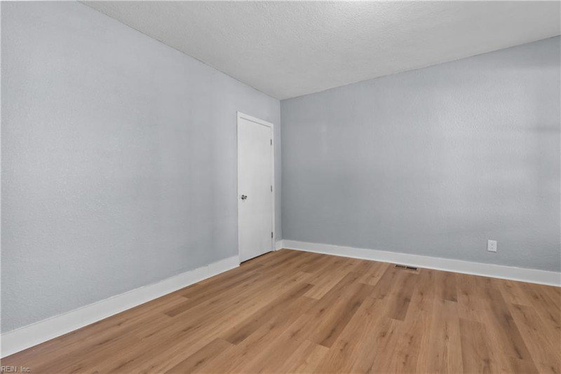 Photo 12 of 24 residential for sale in Chesapeake virginia