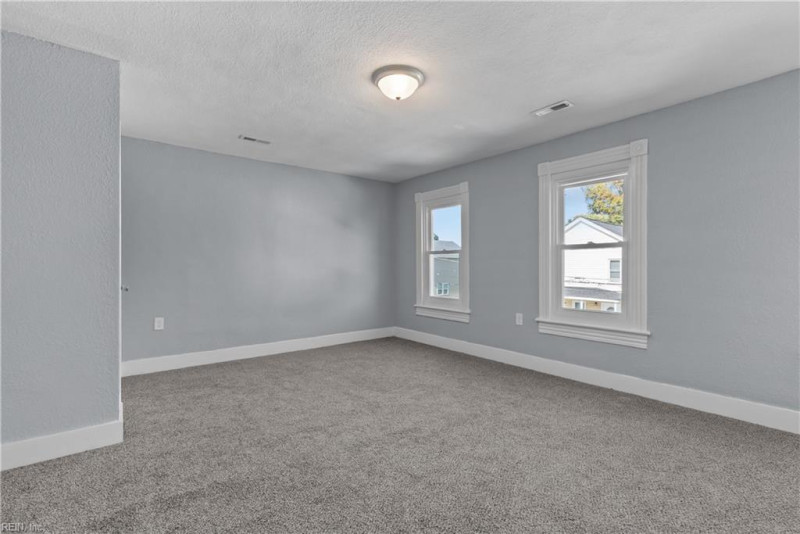 Photo 14 of 24 residential for sale in Chesapeake virginia