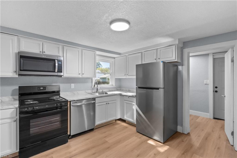 Photo 8 of 24 residential for sale in Chesapeake virginia