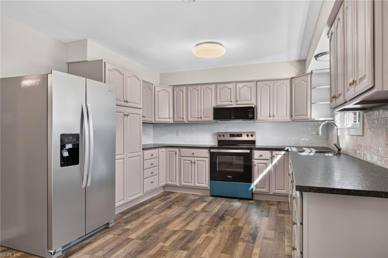 Photo 13 of 33 residential for sale in Hampton virginia