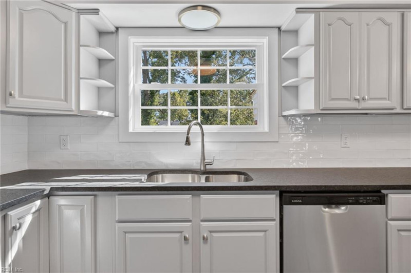 Photo 18 of 33 residential for sale in Hampton virginia