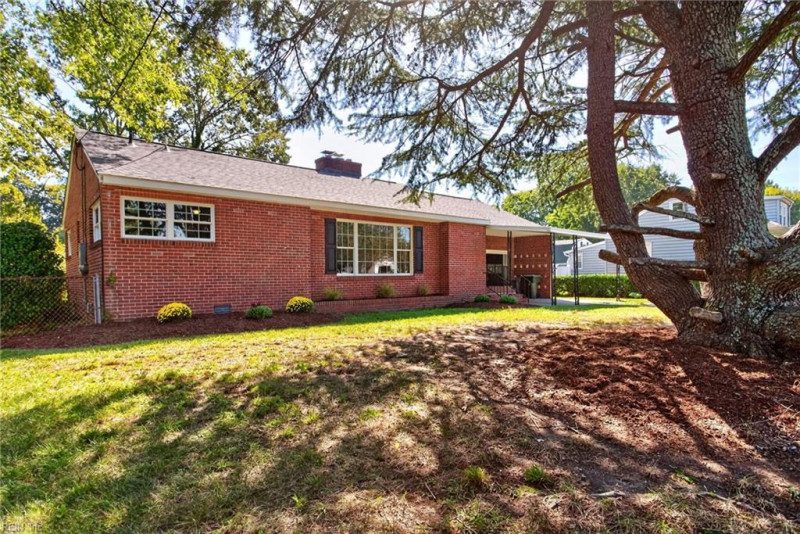 Photo 3 of 33 residential for sale in Hampton virginia