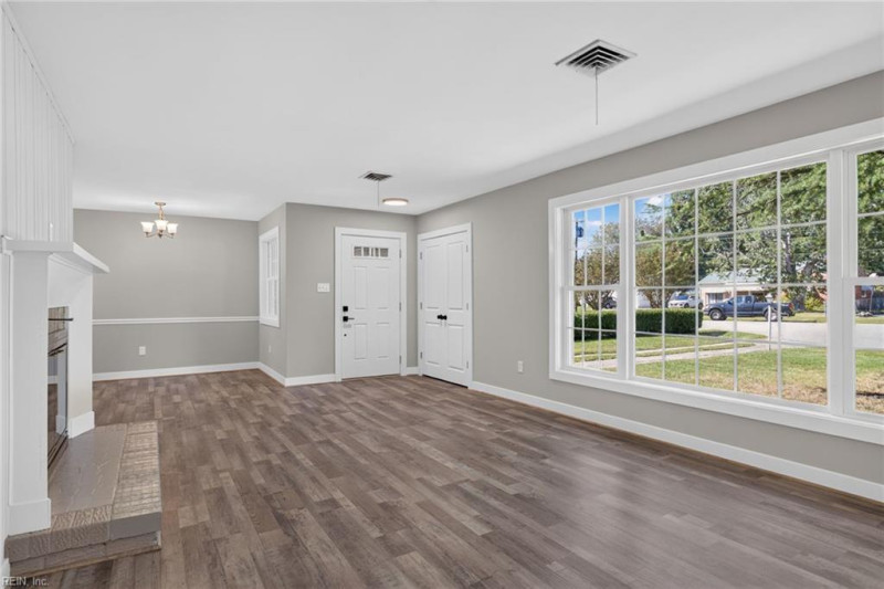Photo 5 of 33 residential for sale in Hampton virginia