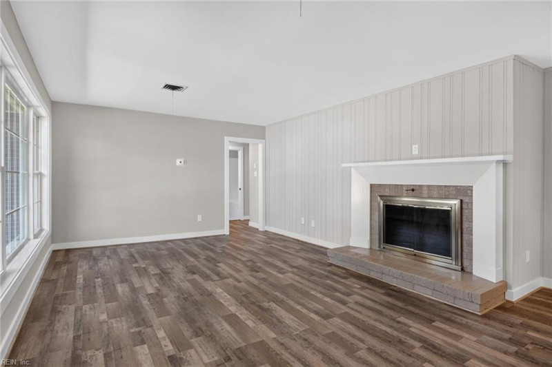 Photo 7 of 33 residential for sale in Hampton virginia