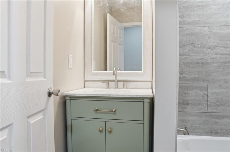 Photo 11 of 31 residential for sale in Hampton virginia