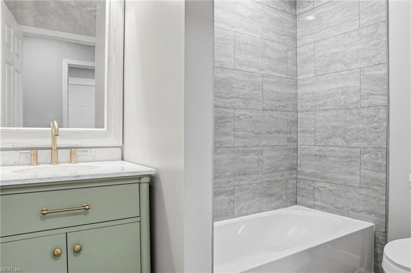 Photo 12 of 31 residential for sale in Hampton virginia