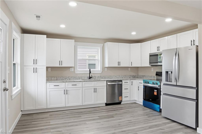Photo 5 of 31 residential for sale in Hampton virginia