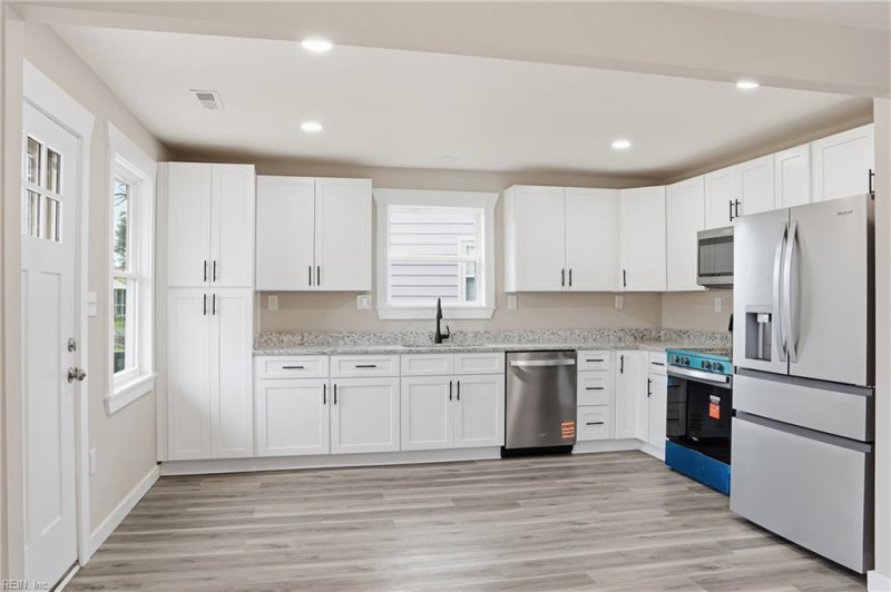 Photo 6 of 31 residential for sale in Hampton virginia