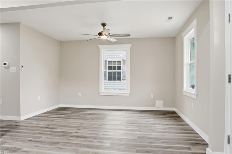 Photo 7 of 31 residential for sale in Hampton virginia