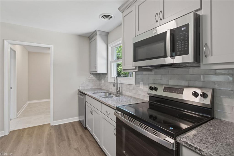 Photo 13 of 34 residential for sale in Newport News virginia