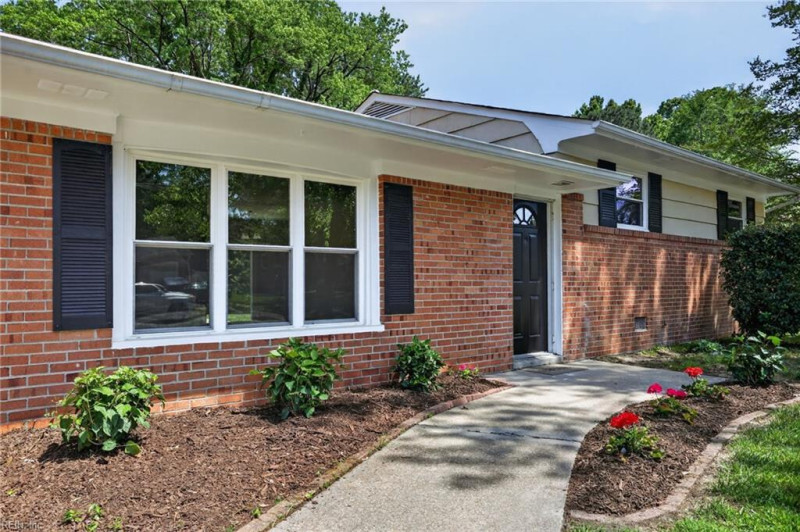 Photo 3 of 34 residential for sale in Newport News virginia
