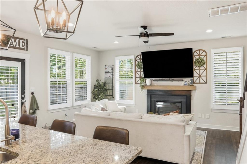 Photo 10 of 37 residential for sale in Chesapeake virginia