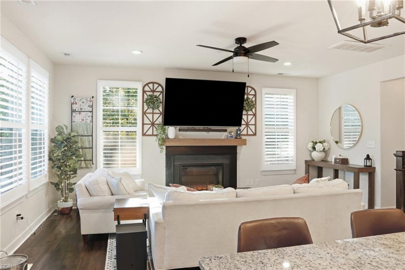Photo 11 of 37 residential for sale in Chesapeake virginia