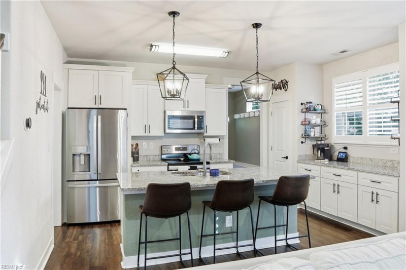 Photo 8 of 37 residential for sale in Chesapeake virginia