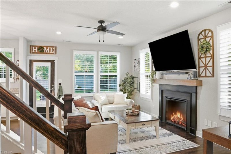 Photo 9 of 37 residential for sale in Chesapeake virginia
