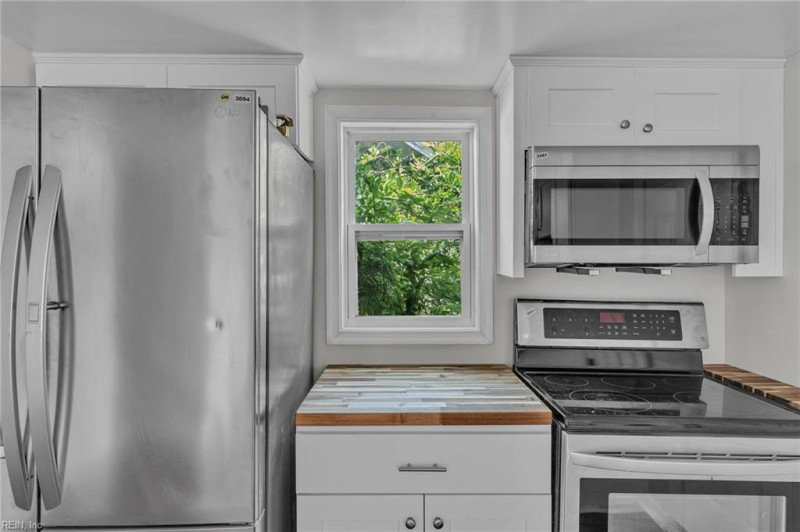 Photo 16 of 25 residential for sale in Hampton virginia