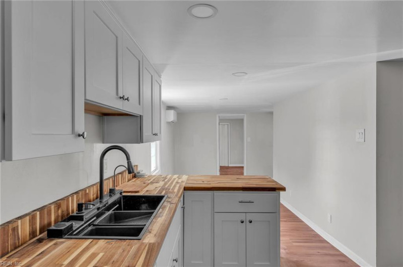 Photo 18 of 25 residential for sale in Hampton virginia