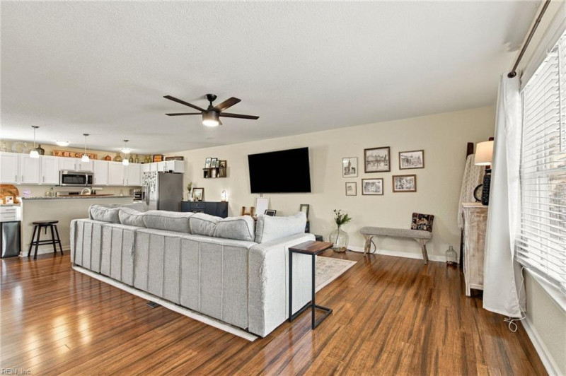 Photo 10 of 37 residential for sale in Virginia Beach virginia