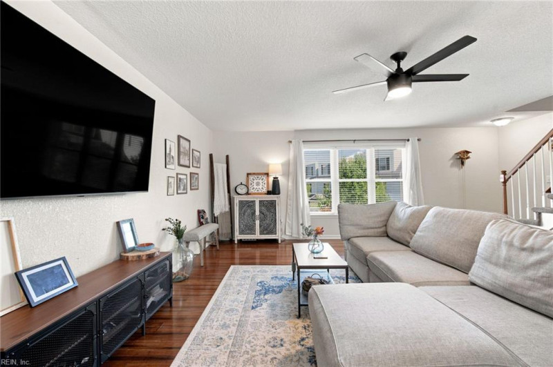 Photo 11 of 37 residential for sale in Virginia Beach virginia