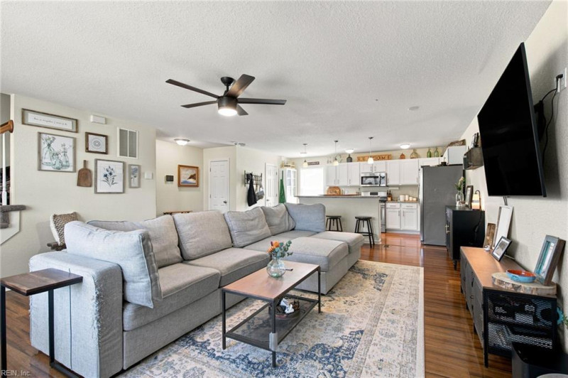 Photo 12 of 37 residential for sale in Virginia Beach virginia