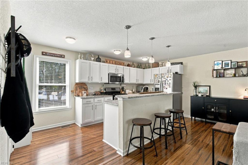 Photo 13 of 37 residential for sale in Virginia Beach virginia