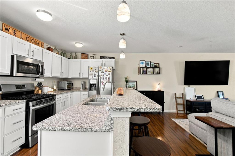 Photo 14 of 37 residential for sale in Virginia Beach virginia