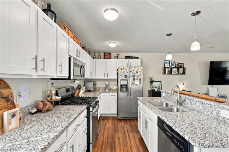 Photo 15 of 37 residential for sale in Virginia Beach virginia