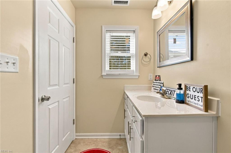 Photo 17 of 37 residential for sale in Virginia Beach virginia