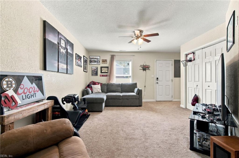 Photo 4 of 37 residential for sale in Virginia Beach virginia