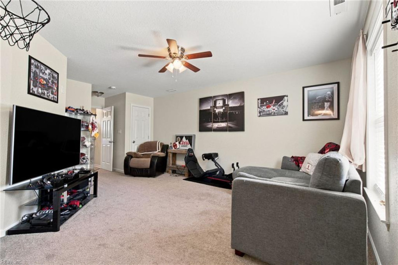 Photo 5 of 37 residential for sale in Virginia Beach virginia